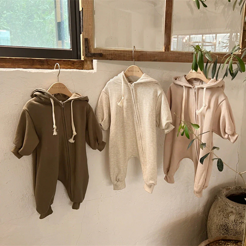 Babydräkt med Huvud – Moussy Jumpsuit i Bomullsblandning (0–3 år) – Unisex, Mjuk & Lätt att Ta På - Bild 4